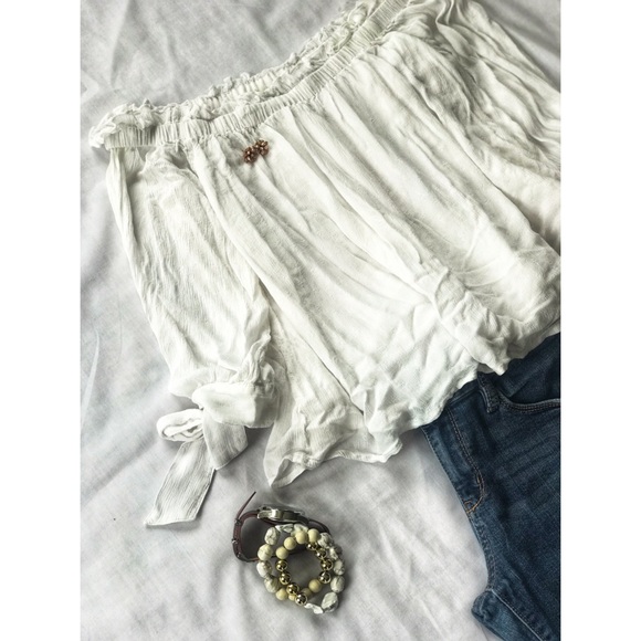 White off the shoulder blouse - Picture 2 of 6